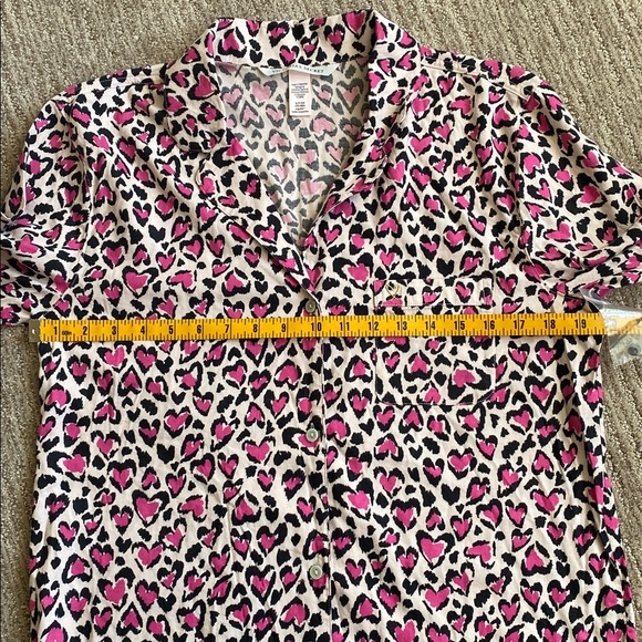NWOT Victoria's Secret Pink and Black Heart Cheetah Print Button Down PJ Shirt - Picture 7 of 10